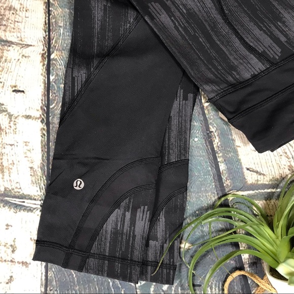 🍀🌸 Lululemon Run Inspire Capri leggings 🌸🍀 - Picture 13 of 16